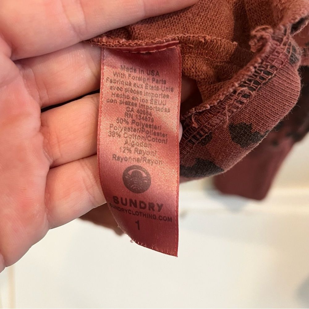 Revolve Sundry Leopard Drapey Crew Neck Sweatshirt in Pigment Spice size 1 - Picture 4 of 7